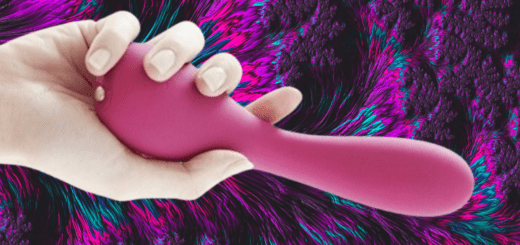 Je Joue Uma Review: Rumbly Mid-Sized Vibrator 1