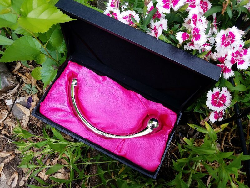 The njoy Pure Wand's packaging is a sturdy storage box with pink satin-lined foam cushioning. How luxurious!