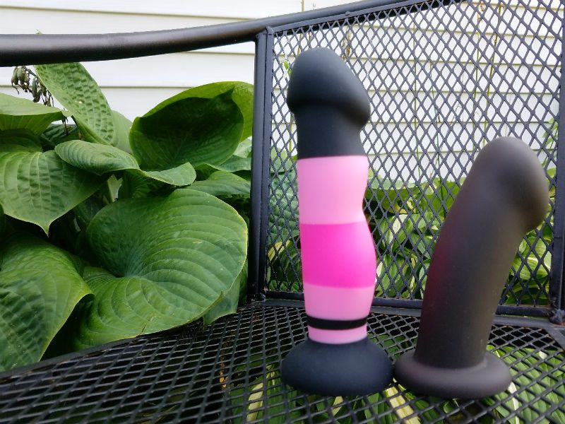 Blush Novelties Avant D4 review: "Sexy in Pink" striped silicone dildo 2