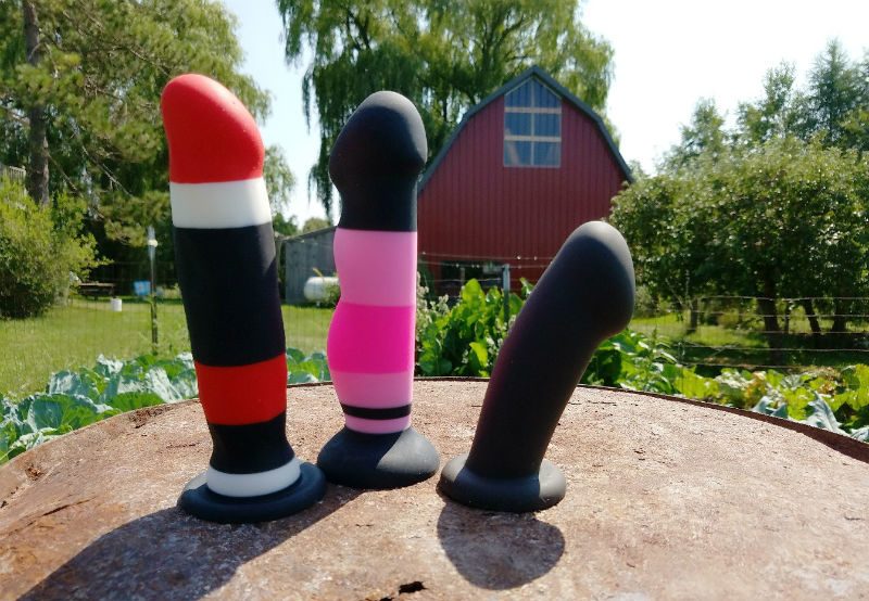 Blush Novelties Avant D4 review: "Sexy in Pink" striped silicone dildo 1