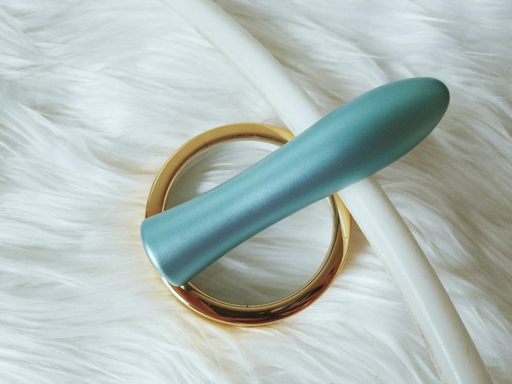 [Image: FemmeFunn Ultra Bullet aluminum vibrator in light blue]