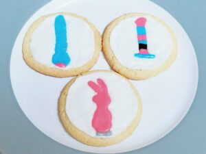 Sex toy cookies with Femmefunn Ultra Bullet, Avant D6, VeDO Crazzy Bunny