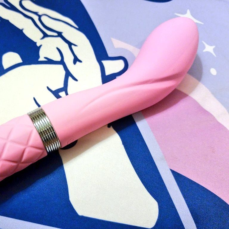 BMS Factory Pillow Talk Sassy review: powerful G-spot vibrator 2