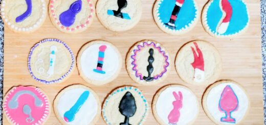 Sex toy cookie decorating tutorial with easy icing recipe: a date night DIY 6