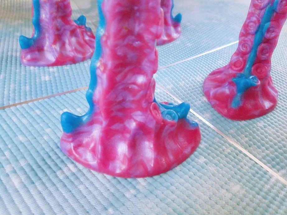 A closer look at the Uberrime Xenuphora's bumps on the flared base, which stimulate the clitoris, perineum, or anus, depending on how it lines up with your junk.