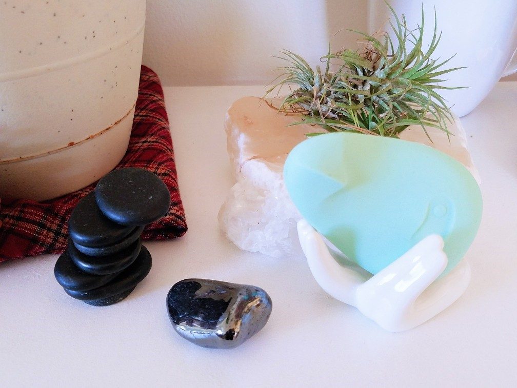 Dame Pom vibrator next to crystals and rocks