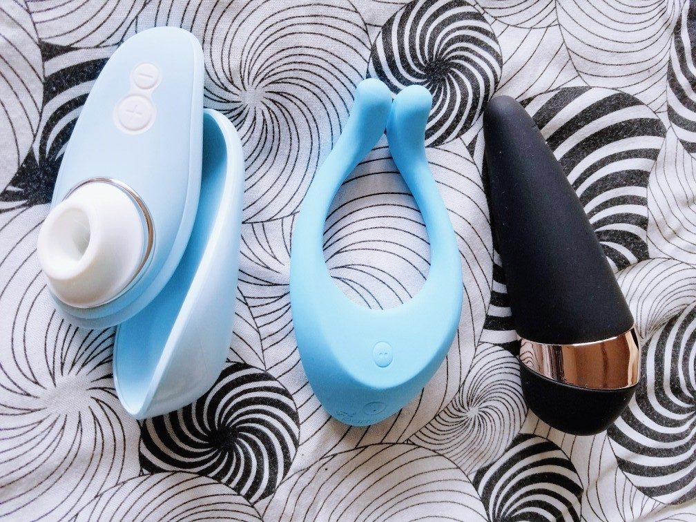 Image: The Womanizer Liberty comes with a dainty travel cover. It has a suction nozzle and two buttons. The Satisfyer Partner Multifun looks like a horseshoe with the ends squeezed together. And the Satisfyer Pro 3 Vibration is conical.