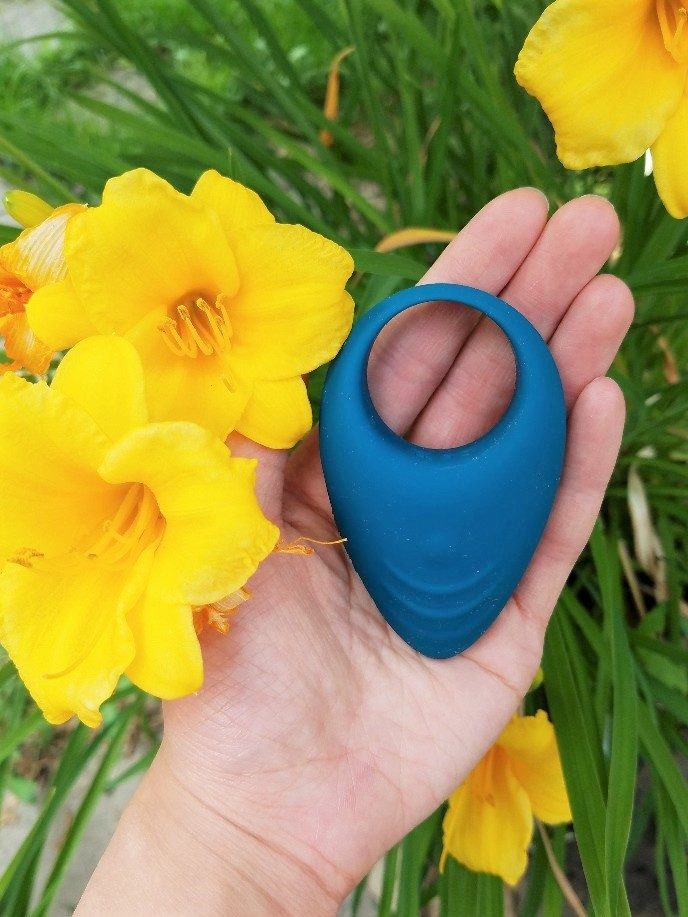 We-Vibe Moxie panty vibe & Lovely 2.0 Bluetooth cock ring mini-reviews 3