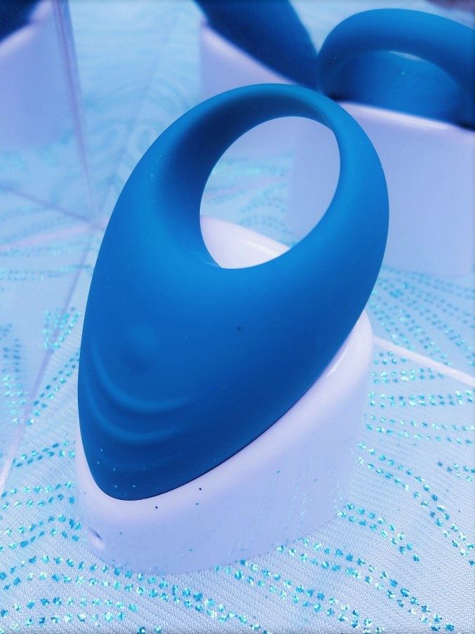 [Image: The Lovely 2.0 cock ring has one button on the front side and 3 raised ridges. The ring itself is super stretchy.]