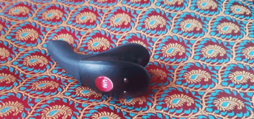 Fun Factory Be One Couples' Finger Vibrator Review 9
