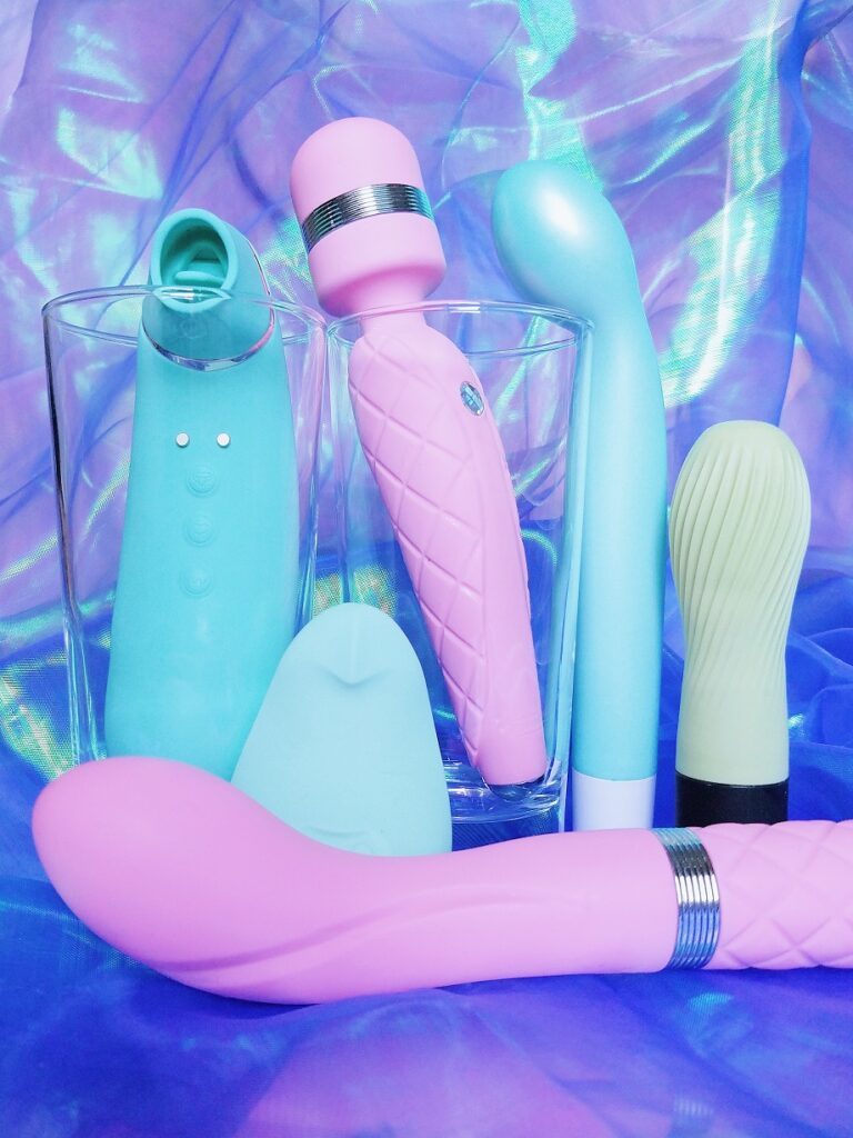 What’s the Difference Between Dildos & Vibrators? 5