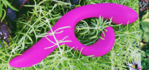 Review: We-Vibe Nova 2 rabbit vibrator with rumbly clit stimulator 22
