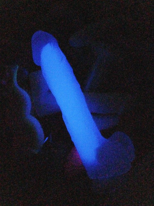 7 AMAZING Glow-in-the-Dark Dildos to Try! 2