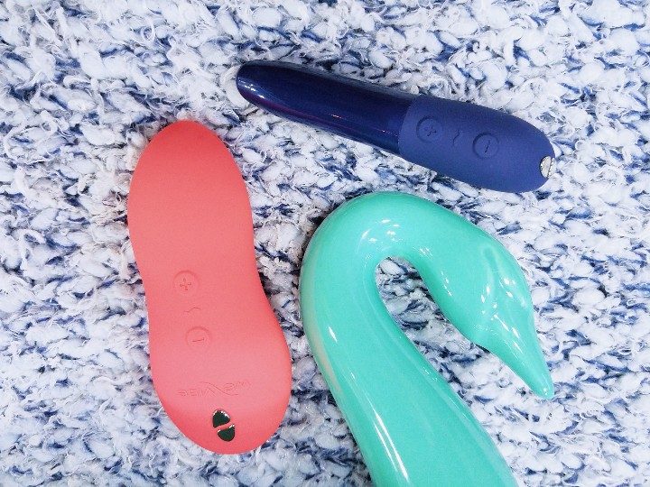 We-Vibe Touch X and Tango X clitoral vibrator top view of buttons