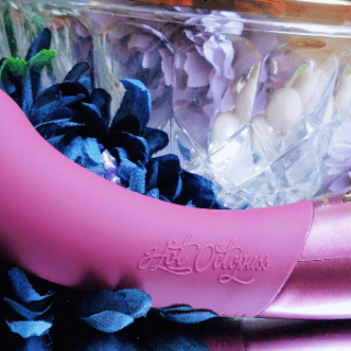 Hot Octopuss Kurve review: rumbly G-spot vibrator with squishy tip 9