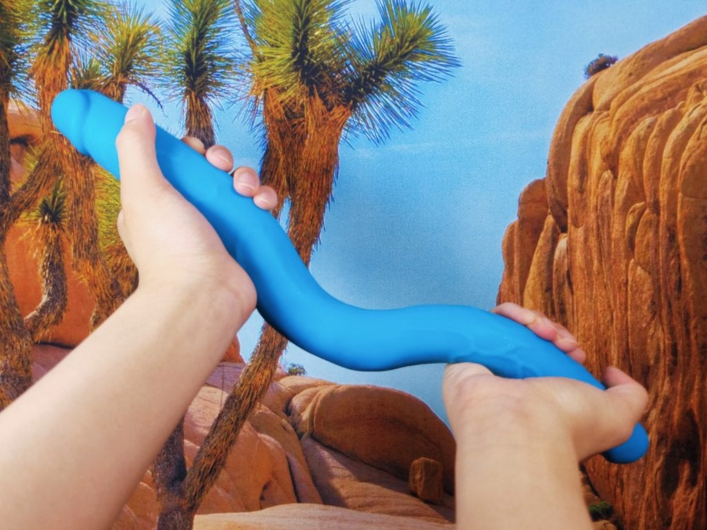 4 SILICONE double dildos for body-safe DP play, compared! 2