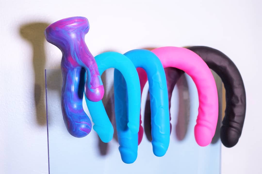 4 SILICONE Double Dildos For Body-Safe DP Play, Compared!