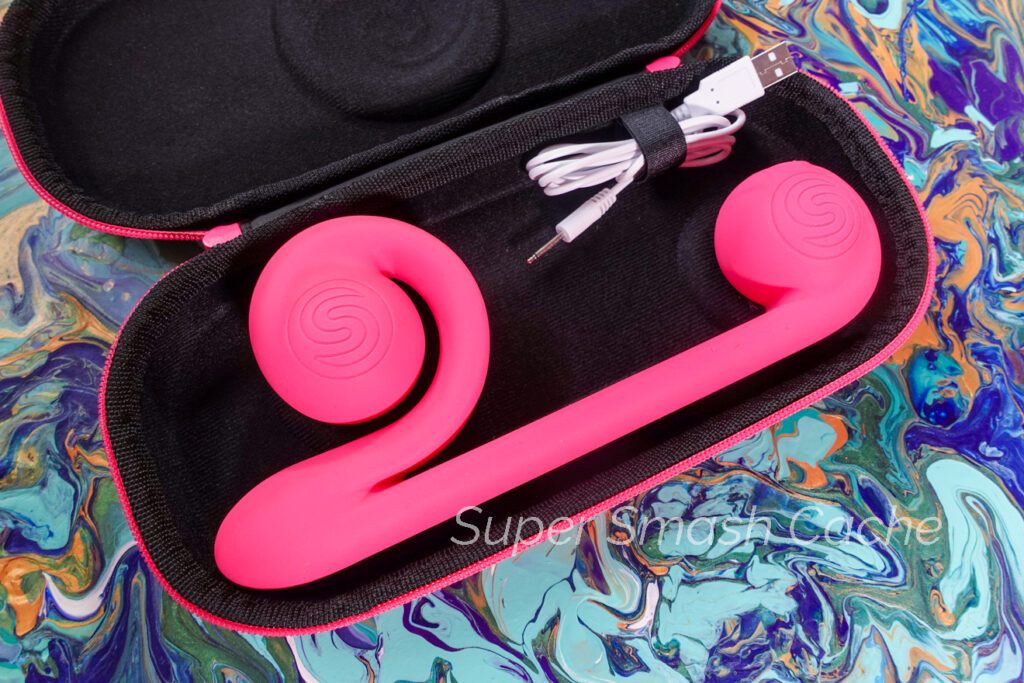 Snail Vibe storage case and charger
