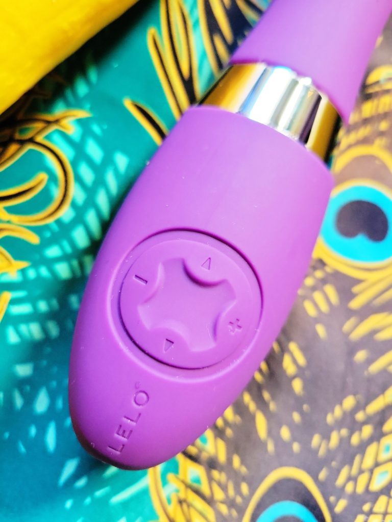 LELO Elise 2 vibrator control panel with 4 buttons