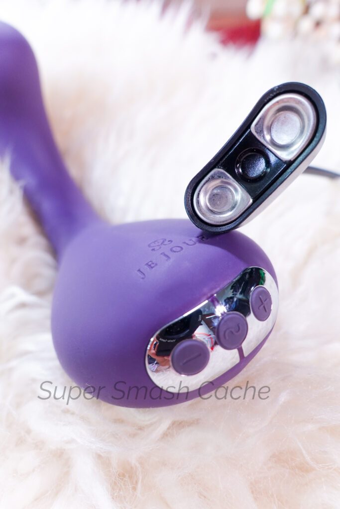 Je Joue G-Kii G-spot vibrator buttons and magnetic charging contact