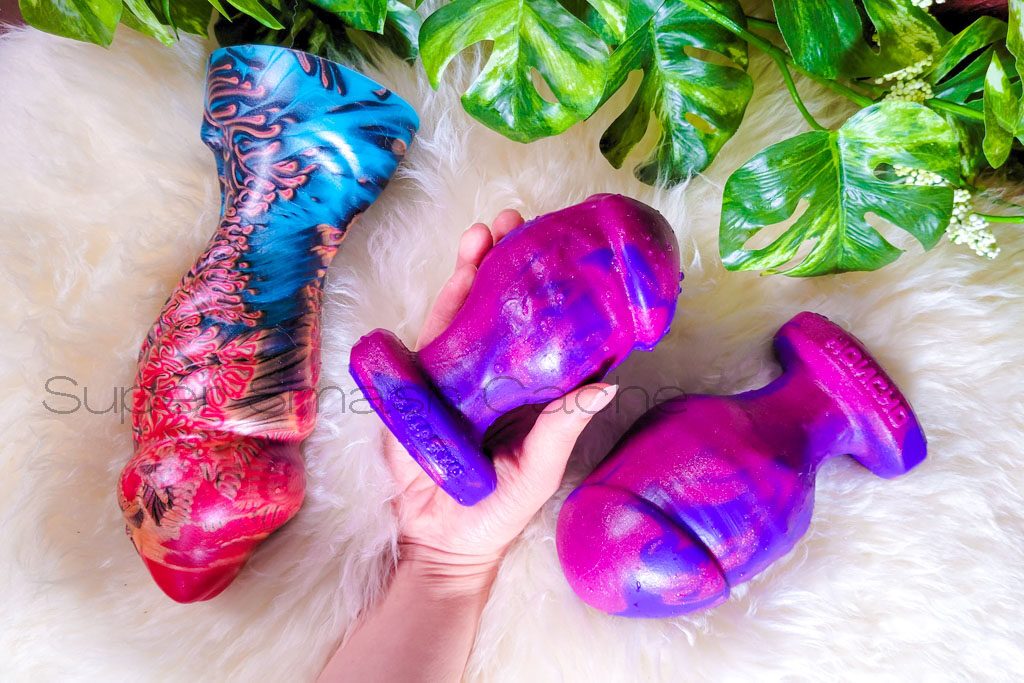 Uberrime Anurian dildo and Oxballs Honcho plug hand size comparison