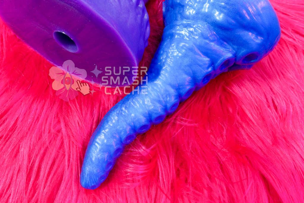 Review: Dee’s Big Daddies Drake XXXL Dragon & Davy Tentacle Dildo 5 Shimmery tentacle silicone dildo and Vac-U-Lock base