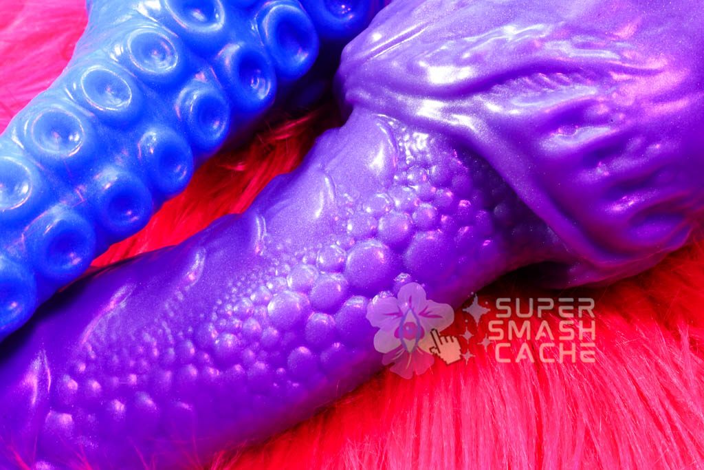 Review: Dee’s Big Daddies Drake XXXL Dragon & Davy Tentacle Dildo 3 Tentacle dildo suckers and dragon dildo scales textures close-up