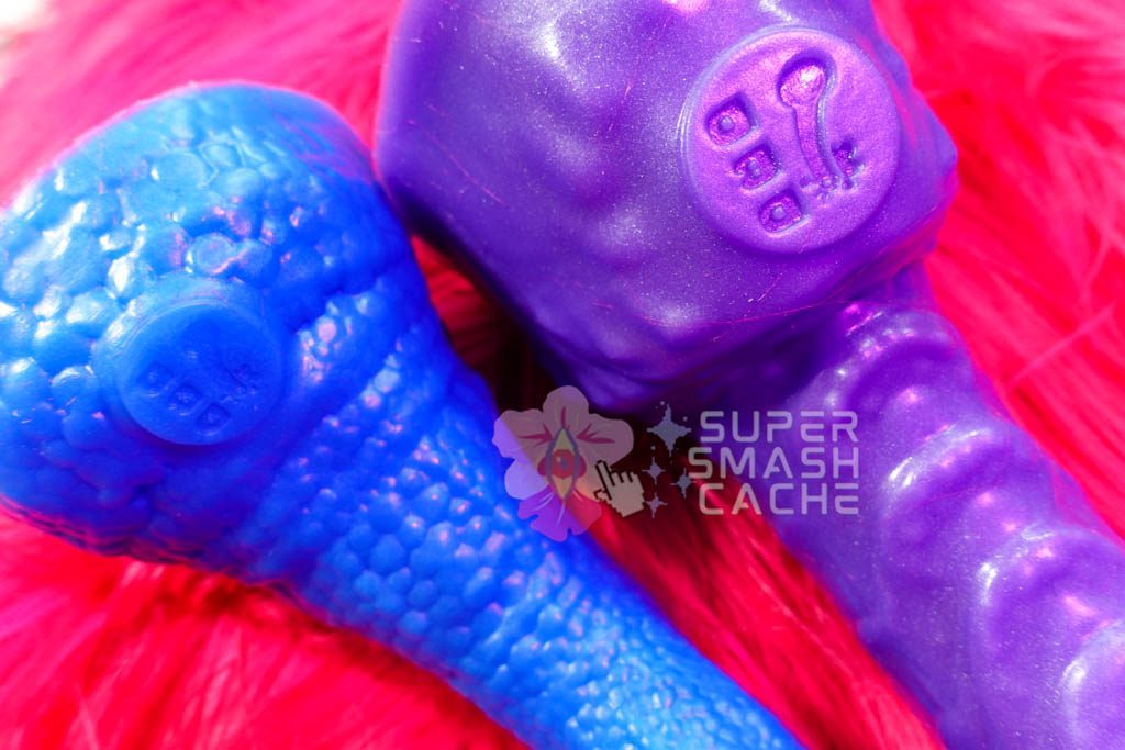 Review: Dee’s Big Daddies Drake XXXL Dragon & Davy Tentacle Dildo 9 Dee's Big Daddies logo on silicone dildo bases.