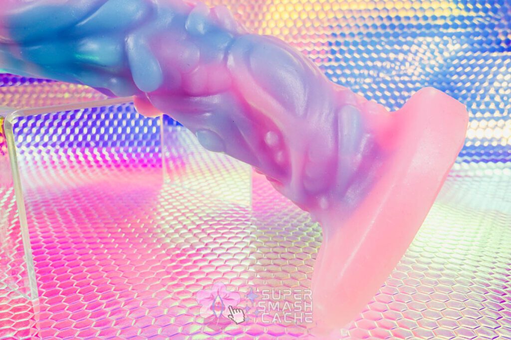Pris Toys Syren Review: Textured A-Spot Dildo for Deep Penetration! 3 Pris Toys Syren shaft bottom half and teardrop-shaped base with front-facing vertex