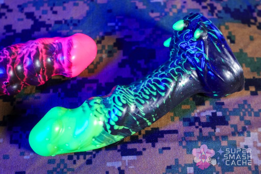 Uberrime Damn Alien dildo in UV green marbled with black glitter