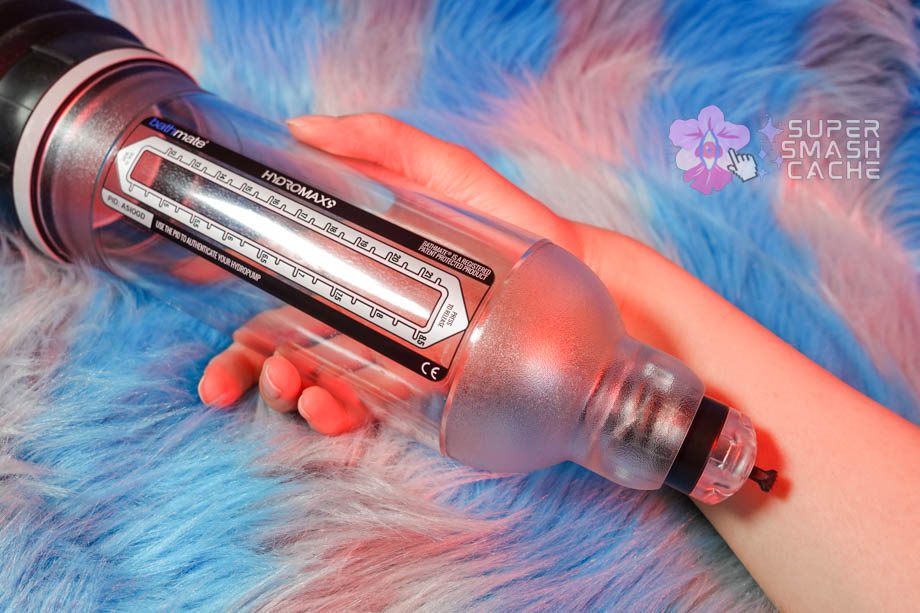 Bathmax Hydromax 9 penis pump in hand