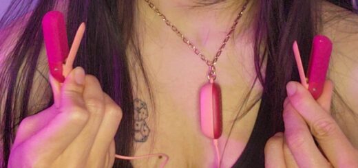 OhMIBod Sphinx nipple clamps with necklace chain