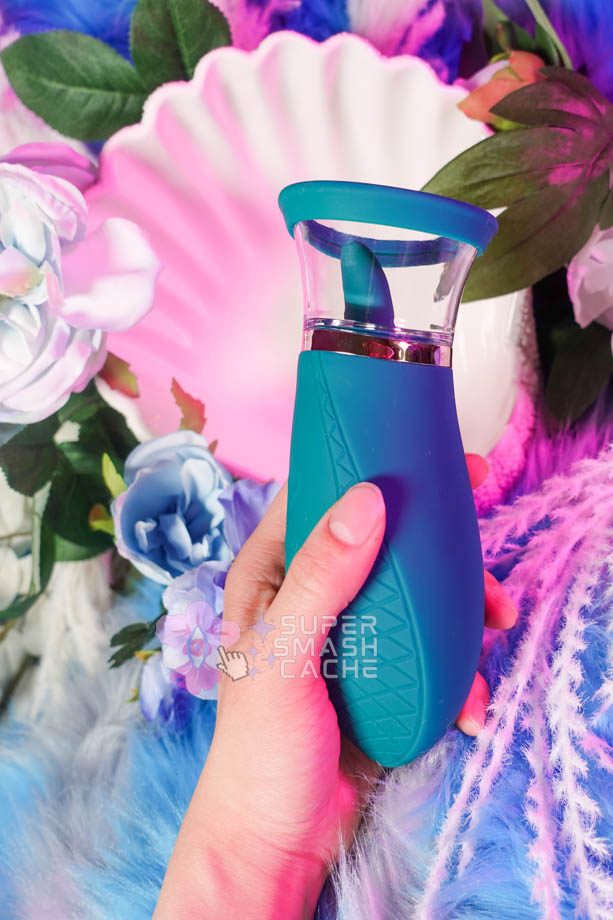 Vibrating licking sucking pussy pump in hand