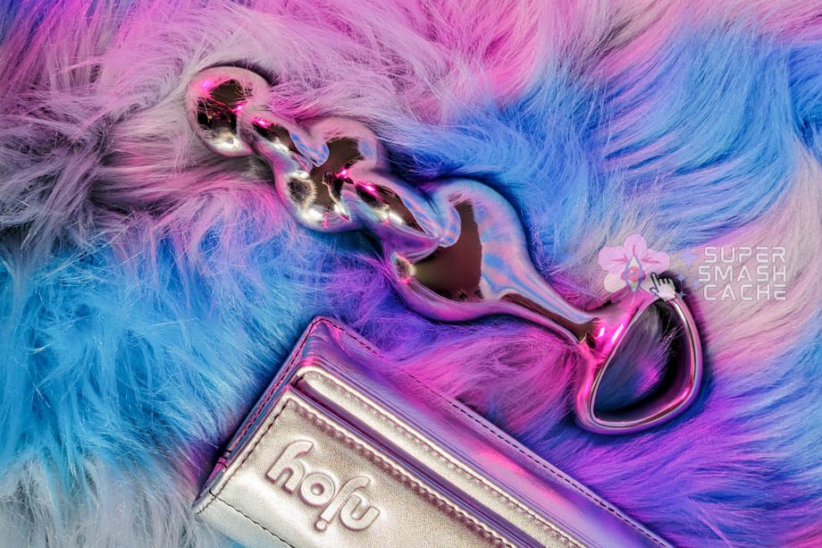 njoy Disco stainless steel dildo next to silver storage pouch