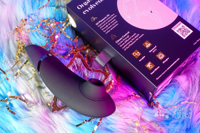 Womanizer Next Review: 3D Air Pulse Oral Sex Simulator 4 Womanizer Next 3D Pleasure Air massager and back of packaging