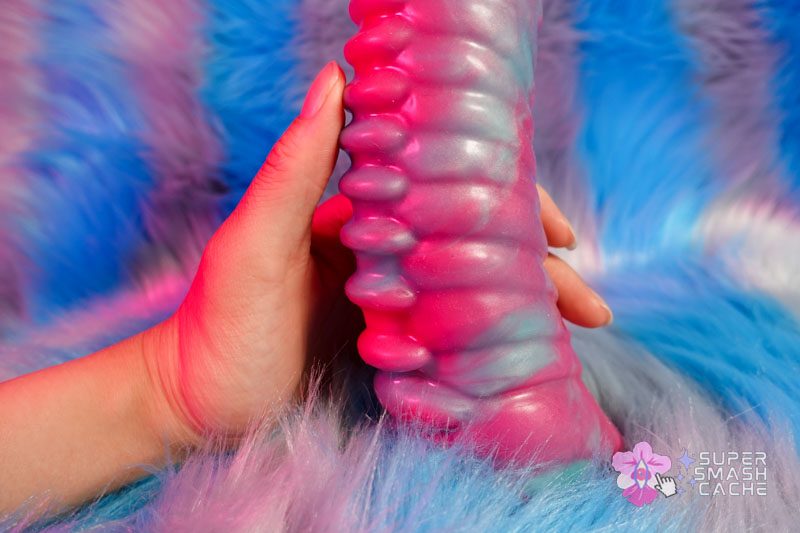 KinkyPop Toys Thexomite Dildo Review: thick, INTENSE textures! 2 Showing off the KinkyPop Thexomite dildo's corona and front ridges