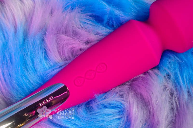 LELO Smart Wand 2 Large control panel