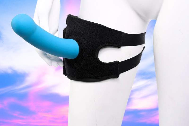 Sportsheets Pivot Forced-O thigh harness strap-on