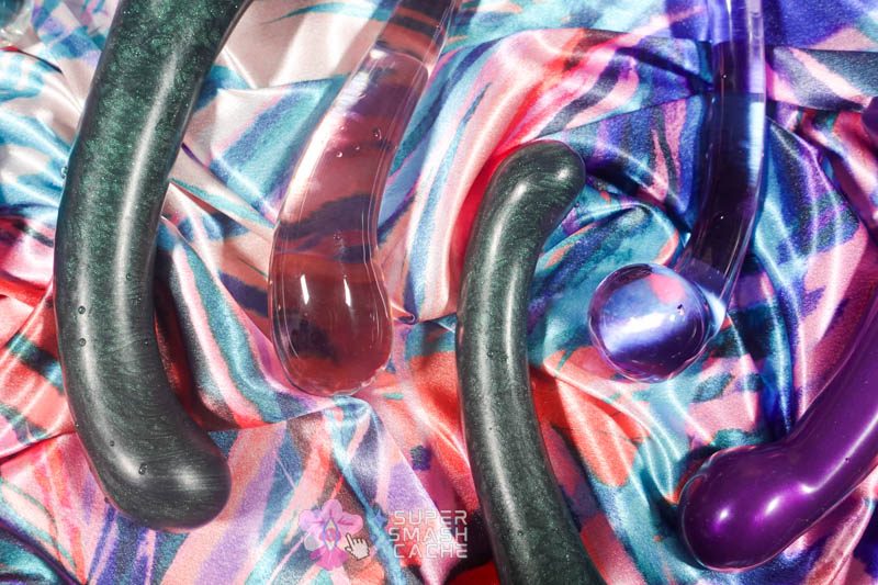 Beginner-Friendly Dildos: THE SOUL-SNATCHING STARTER PACK For All Your Hot Spots 32 beginner-friendly glass and glossy silicone dildos