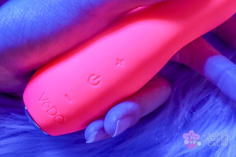 Deep Penetration Vibes: VeDO Quiver Plus vs. Nu Sensuelle Nubii Siren Review 10 Close-up of VeDO Quiver Plus vibrator control panel