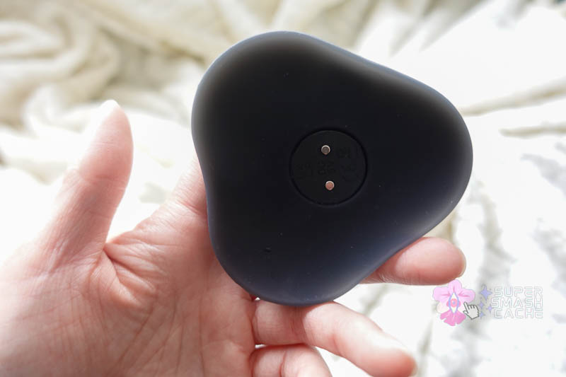 b-vibe vibrating fisting dildo magnetic charging contacts on base