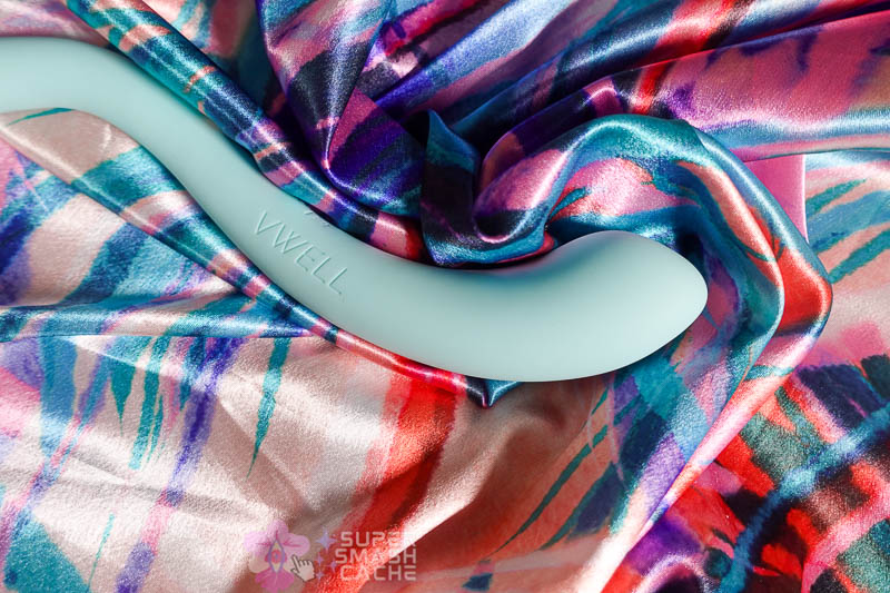 VWELL Flex pelvic wand review: ideal beginner sex toy? 11 VWELL Flex G-spot massager head shape and curved shaft